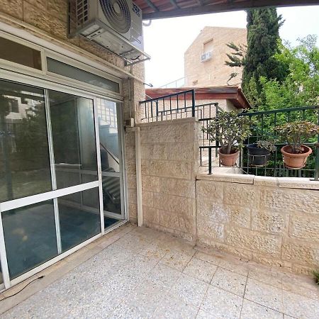 Апартаменти דירת גן מרווחת במיקום מעולה עם נטפליקס חינמי Ma'ale Adumim Екстер'єр фото
